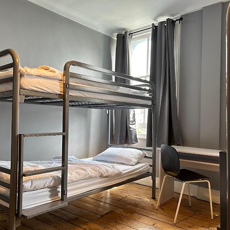 Cricketers Hostel Лондон Экстерьер фото