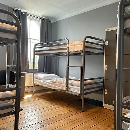 Cricketers Hostel Лондон Экстерьер фото