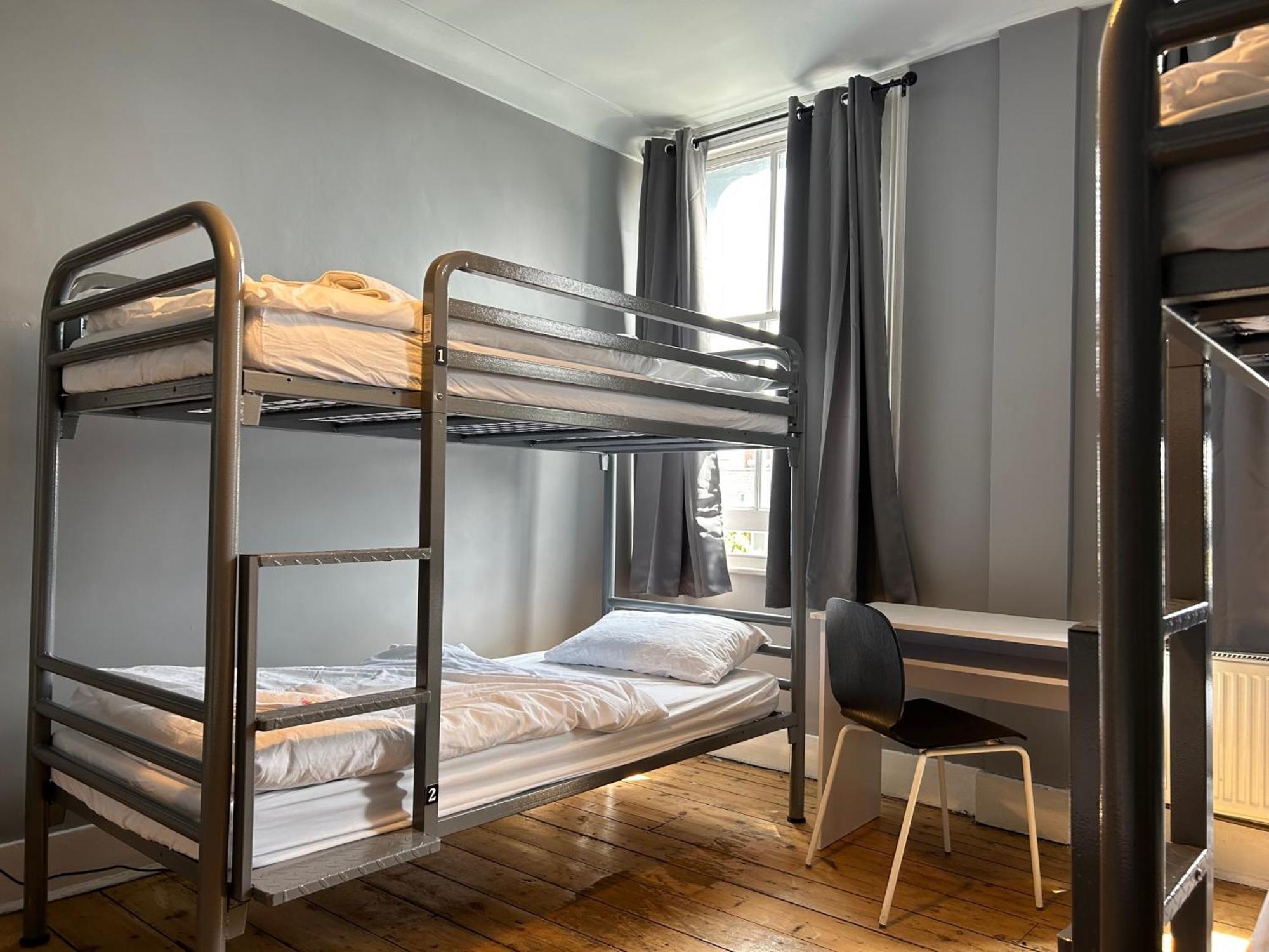 Cricketers Hostel Лондон Экстерьер фото